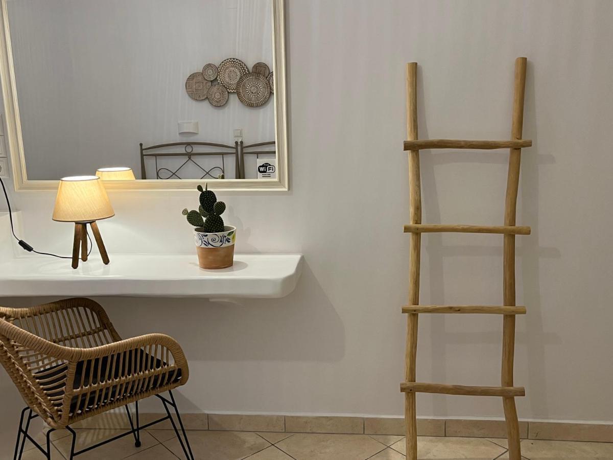 Hotel Chrisoula Antiparos Town エクステリア 写真